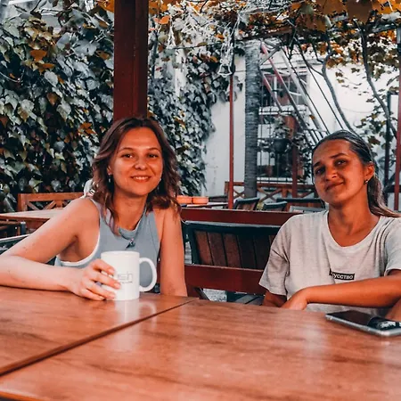 Hush Lounge אכסניה