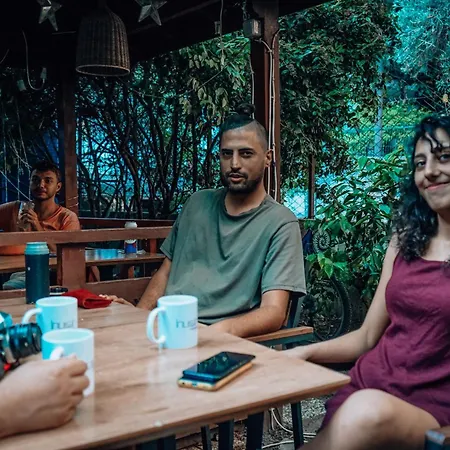 אכסניה Hush Lounge *