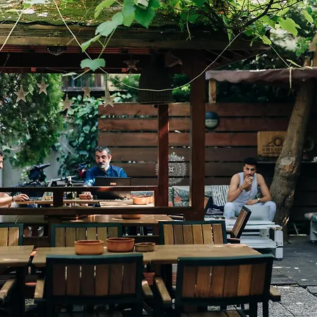 אכסניה Hush Lounge *