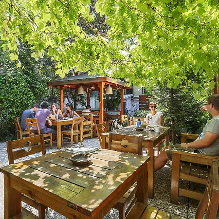 Hush Lounge אכסניה *