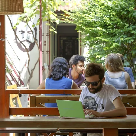 Hush Lounge אכסניה *