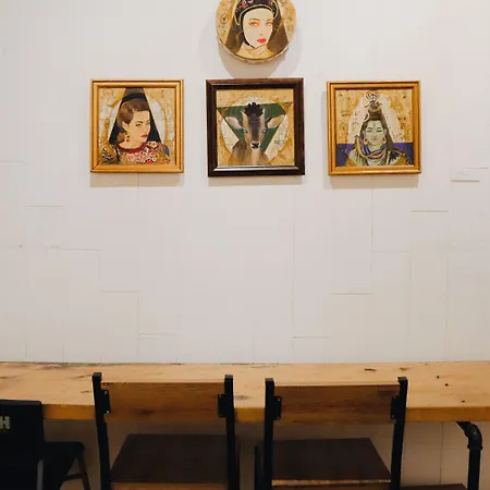 אכסניה Hush Lounge *