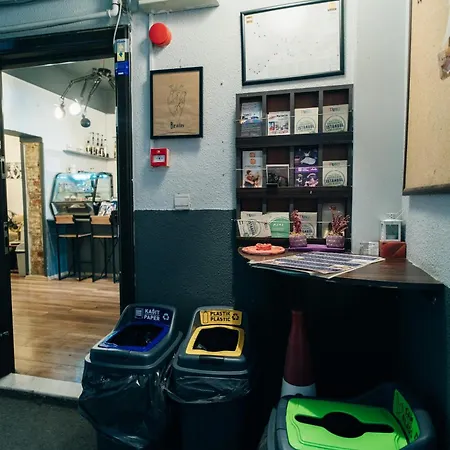 Hush Lounge Hostel *