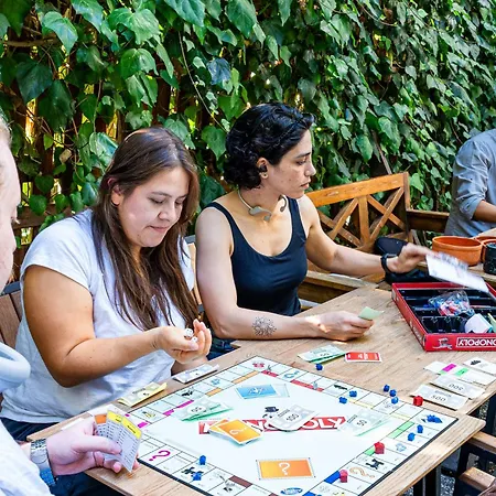 Hush Lounge Albergue