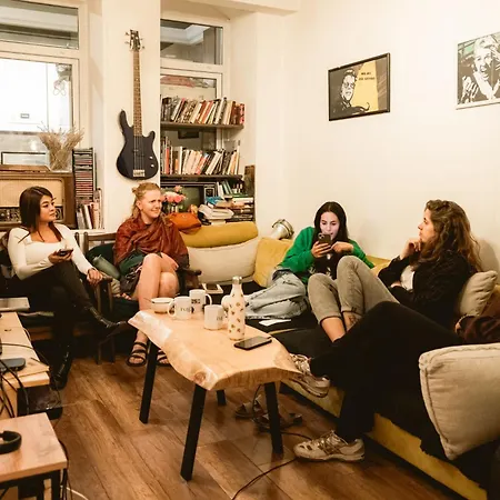 Albergue Hush Lounge