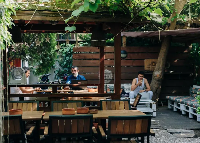 Hostel Hush Lounge *