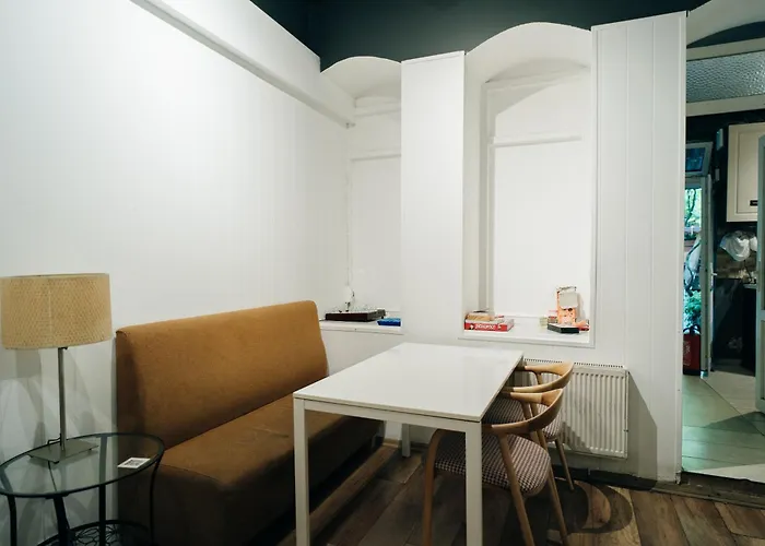 Hush Lounge Hostel *