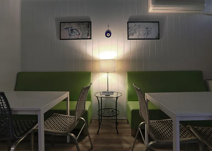 Hostel Hush Lounge *