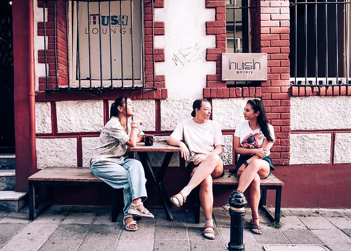 Hostel Hush Lounge *