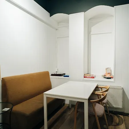 Hush Lounge Hostel *