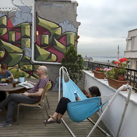 Hush Lounge Hostel *