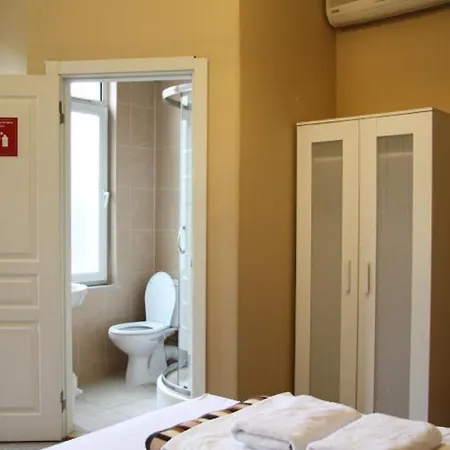 Hush Lounge Hostel *